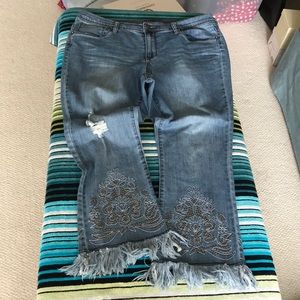 Venus Capris embroidered detailed jeans sz16